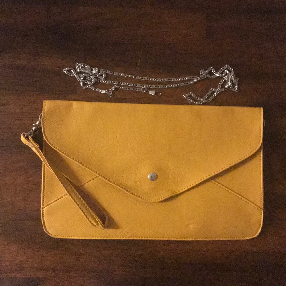 Wristlet/Clutch with removable chain